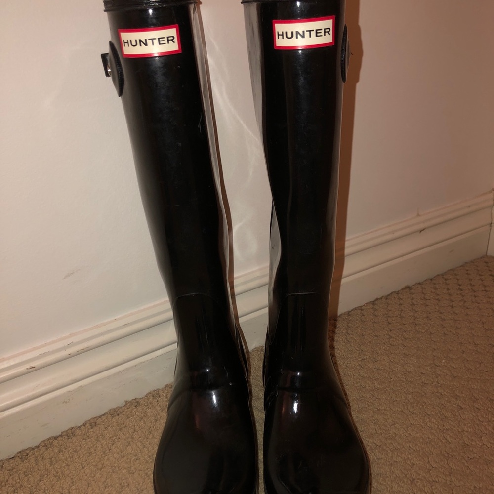 Black hunter boots
